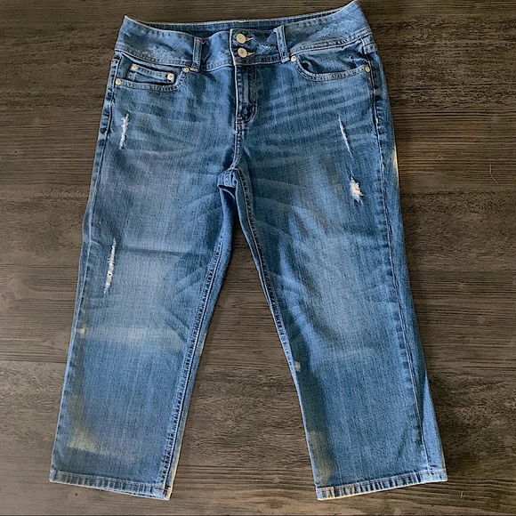 EUC Victorias Secret 10 Distressed Denim Capri - Picture 3 of 9